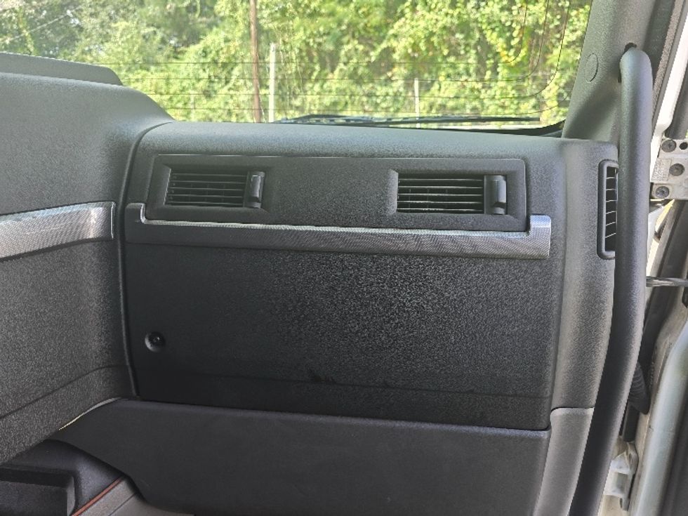 Sleeper Tractor-Heavy Duty Tractors-Volvo-2019-VNL64760-Atlanta (Conyers)-GA-522,100\n\t\tmiles-$ 64,500 - Image 13