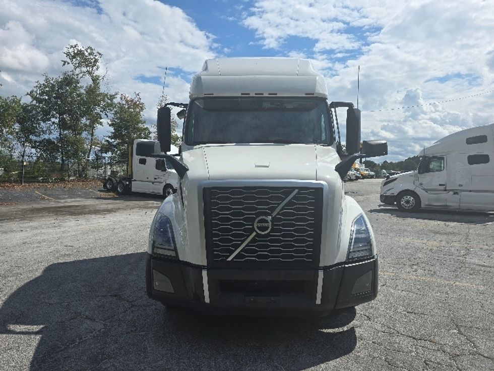 Sleeper Tractor-Heavy Duty Tractors-Volvo-2019-VNL64760-Atlanta (Conyers)-GA-522,100\n\t\tmiles-$ 64,500 - Image 2
