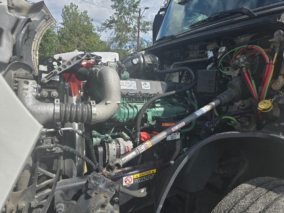 Sleeper Tractor-Heavy Duty Tractors-Volvo-2019-VNL64760-Atlanta (Conyers)-GA-522,100\n\t\tmiles-$ 64,500 - Image 20