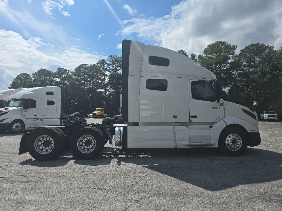 Sleeper Tractor-Heavy Duty Tractors-Volvo-2019-VNL64760-Atlanta (Conyers)-GA-522,100\n\t\tmiles-$ 64,500 - Image 21