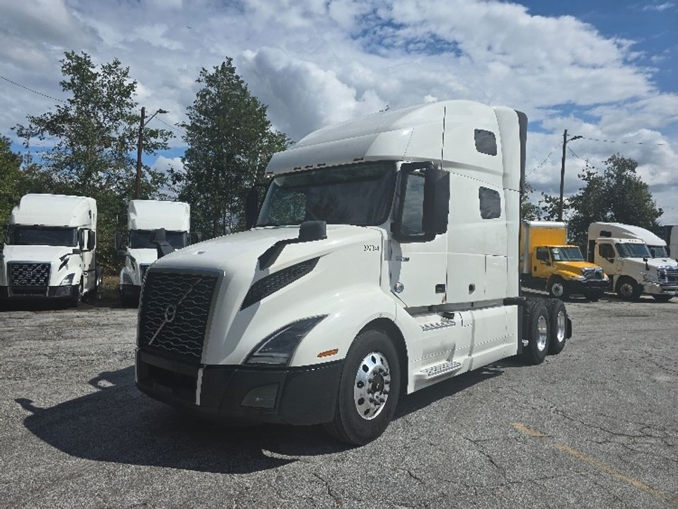 Sleeper Tractor-Heavy Duty Tractors-Volvo-2019-VNL64760-Atlanta (Conyers)-GA-522,100\n\t\tmiles-$ 64,500 - Image 3