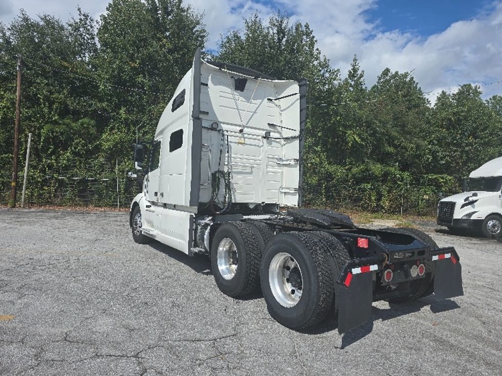 Sleeper Tractor-Heavy Duty Tractors-Volvo-2019-VNL64760-Atlanta (Conyers)-GA-522,100\n\t\tmiles-$ 64,500 - Image 5