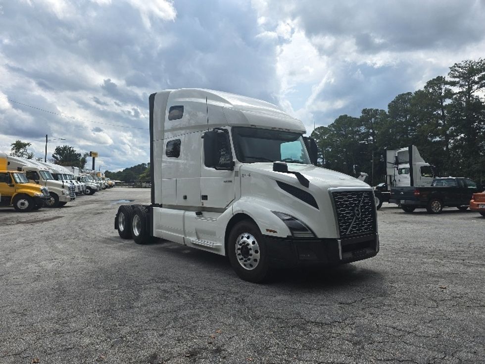 Sleeper Tractor-Heavy Duty Tractors-Volvo-2019-VNL64760-Atlanta (Conyers)-GA-542,719\n\t\tmiles-$ 63,250 - Image 1