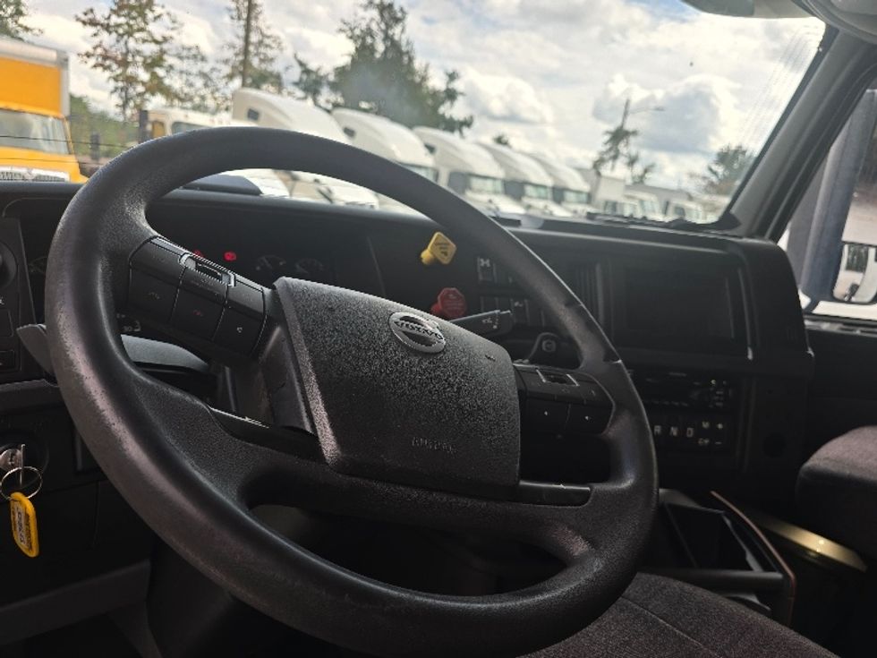 Sleeper Tractor-Heavy Duty Tractors-Volvo-2019-VNL64760-Atlanta (Conyers)-GA-542,719\n\t\tmiles-$ 63,250 - Image 10