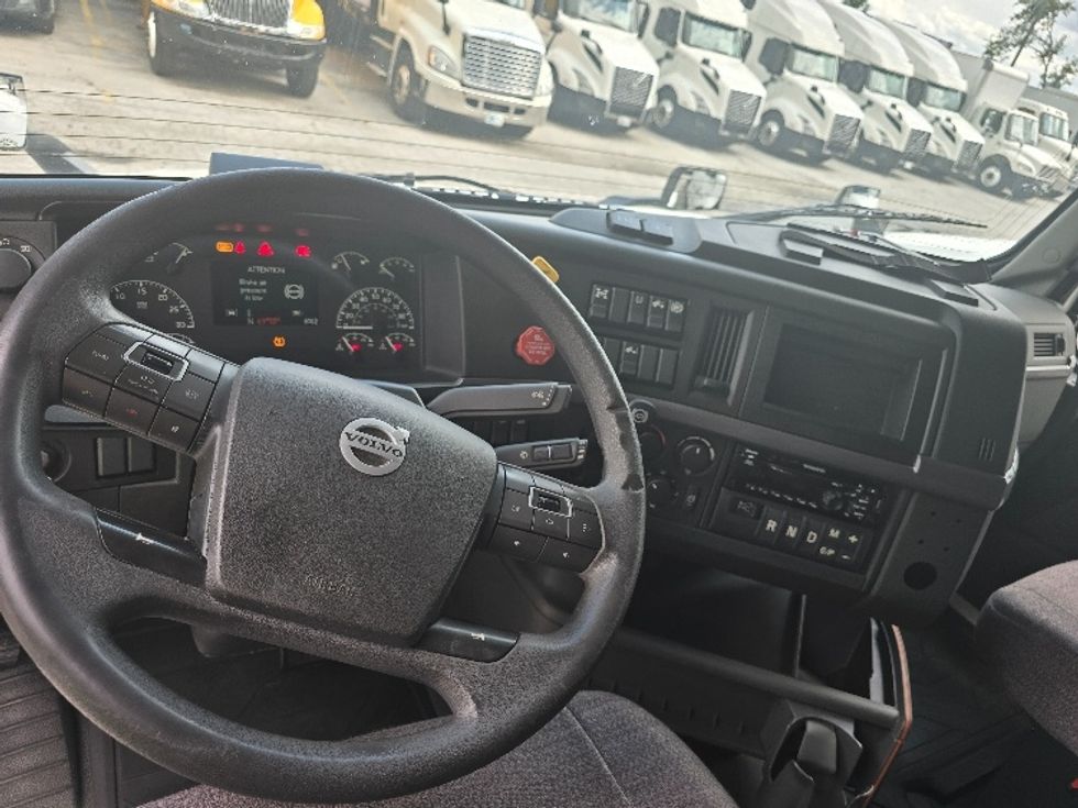 Sleeper Tractor-Heavy Duty Tractors-Volvo-2019-VNL64760-Atlanta (Conyers)-GA-542,719\n\t\tmiles-$ 63,250 - Image 11