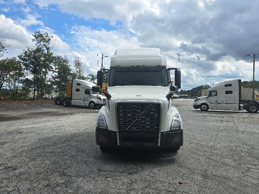 Sleeper Tractor-Heavy Duty Tractors-Volvo-2019-VNL64760-Atlanta (Conyers)-GA-542,719\n\t\tmiles-$ 63,250 - Image 2