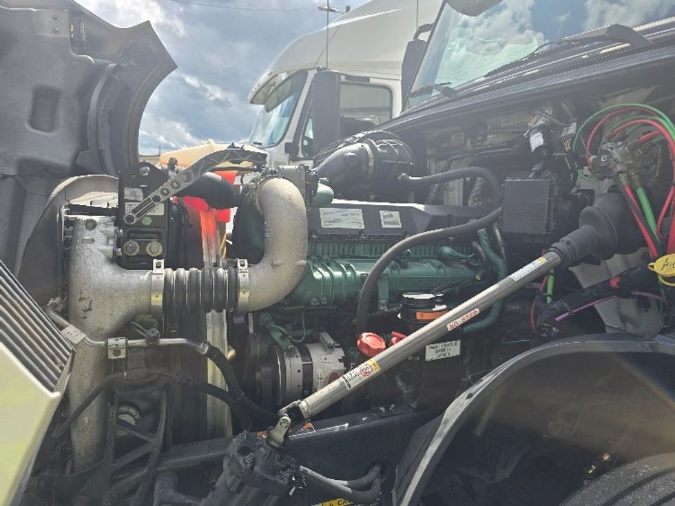 Sleeper Tractor-Heavy Duty Tractors-Volvo-2019-VNL64760-Atlanta (Conyers)-GA-542,719\n\t\tmiles-$ 63,250 - Image 21