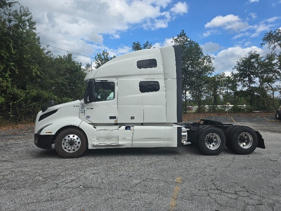 Sleeper Tractor-Heavy Duty Tractors-Volvo-2019-VNL64760-Atlanta (Conyers)-GA-542,719\n\t\tmiles-$ 63,250 - Image 4