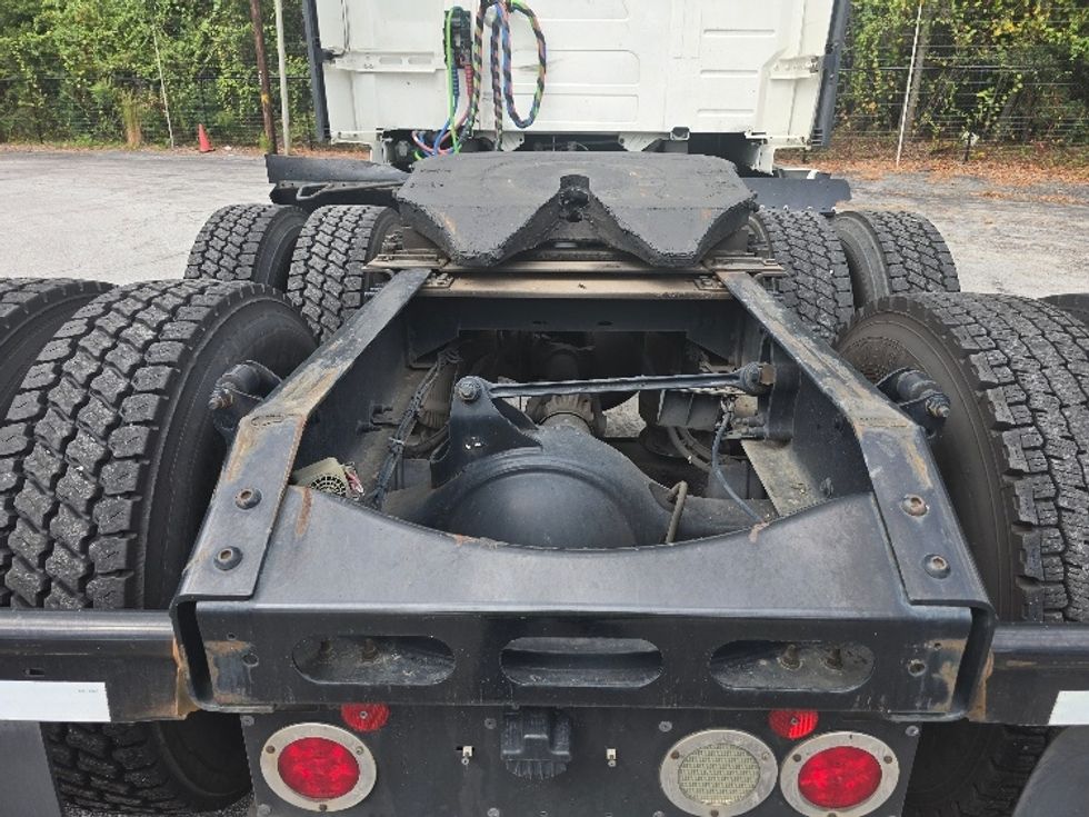 Sleeper Tractor-Heavy Duty Tractors-Volvo-2019-VNL64760-Atlanta (Conyers)-GA-542,719\n\t\tmiles-$ 63,250 - Image 6