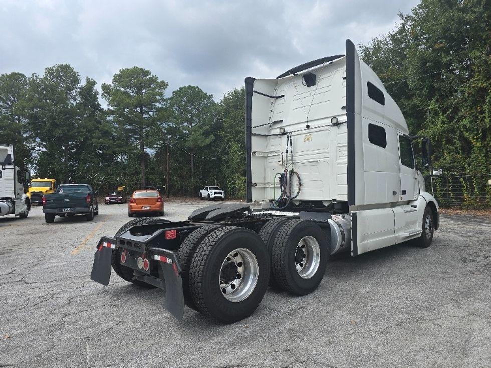 Sleeper Tractor-Heavy Duty Tractors-Volvo-2019-VNL64760-Atlanta (Conyers)-GA-542,719\n\t\tmiles-$ 63,250 - Image 7