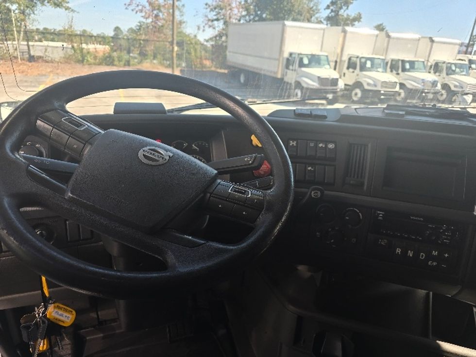 Sleeper Tractor-Heavy Duty Tractors-Volvo-2019-VNL64760-Atlanta (Conyers)-GA-572,796\n\t\tmiles-$ 60,500 - Image 11