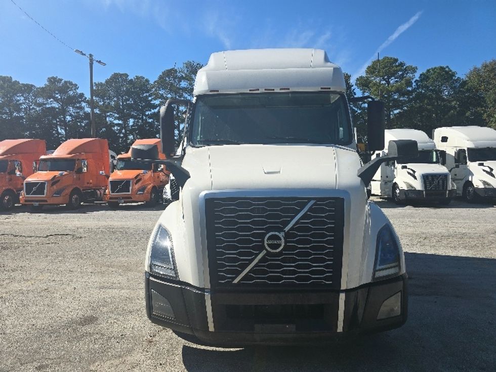 Sleeper Tractor-Heavy Duty Tractors-Volvo-2019-VNL64760-Atlanta (Conyers)-GA-572,796\n\t\tmiles-$ 60,500 - Image 2
