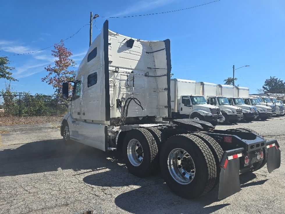 Sleeper Tractor-Heavy Duty Tractors-Volvo-2019-VNL64760-Atlanta (Conyers)-GA-572,796\n\t\tmiles-$ 60,500 - Image 5