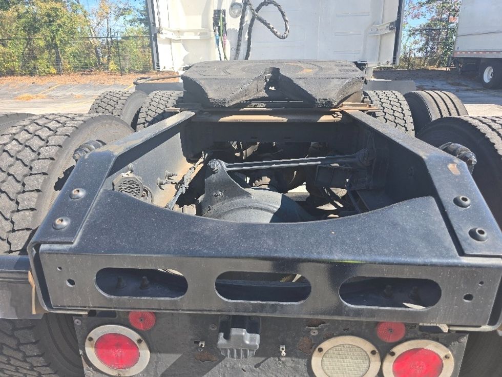 Sleeper Tractor-Heavy Duty Tractors-Volvo-2019-VNL64760-Atlanta (Conyers)-GA-572,796\n\t\tmiles-$ 60,500 - Image 6