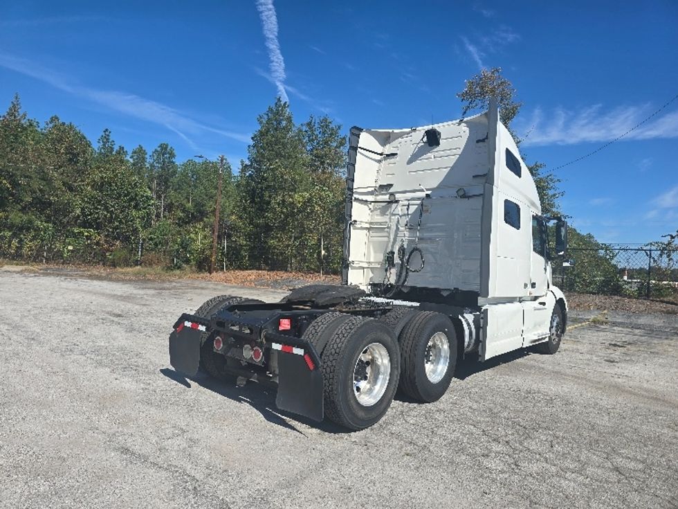Sleeper Tractor-Heavy Duty Tractors-Volvo-2019-VNL64760-Atlanta (Conyers)-GA-572,796\n\t\tmiles-$ 60,500 - Image 7