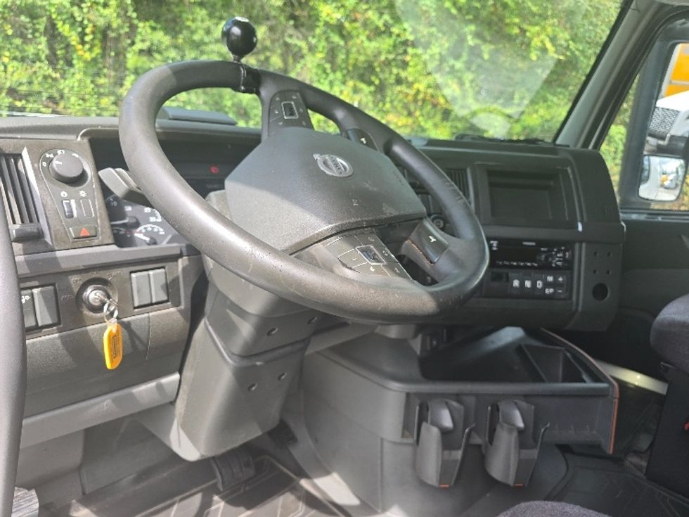 Sleeper Tractor-Heavy Duty Tractors-Volvo-2019-VNL64760-Atlanta (Conyers)-GA-584,486\n\t\tmiles-$ 61,000 - Image 10