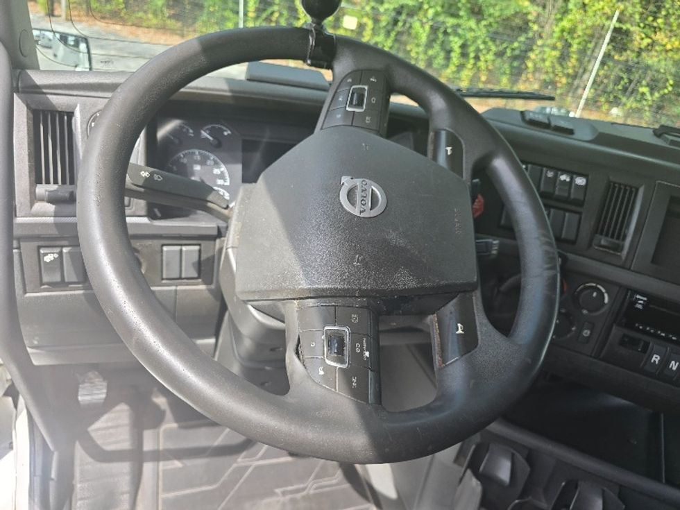 Sleeper Tractor-Heavy Duty Tractors-Volvo-2019-VNL64760-Atlanta (Conyers)-GA-584,486\n\t\tmiles-$ 61,000 - Image 11