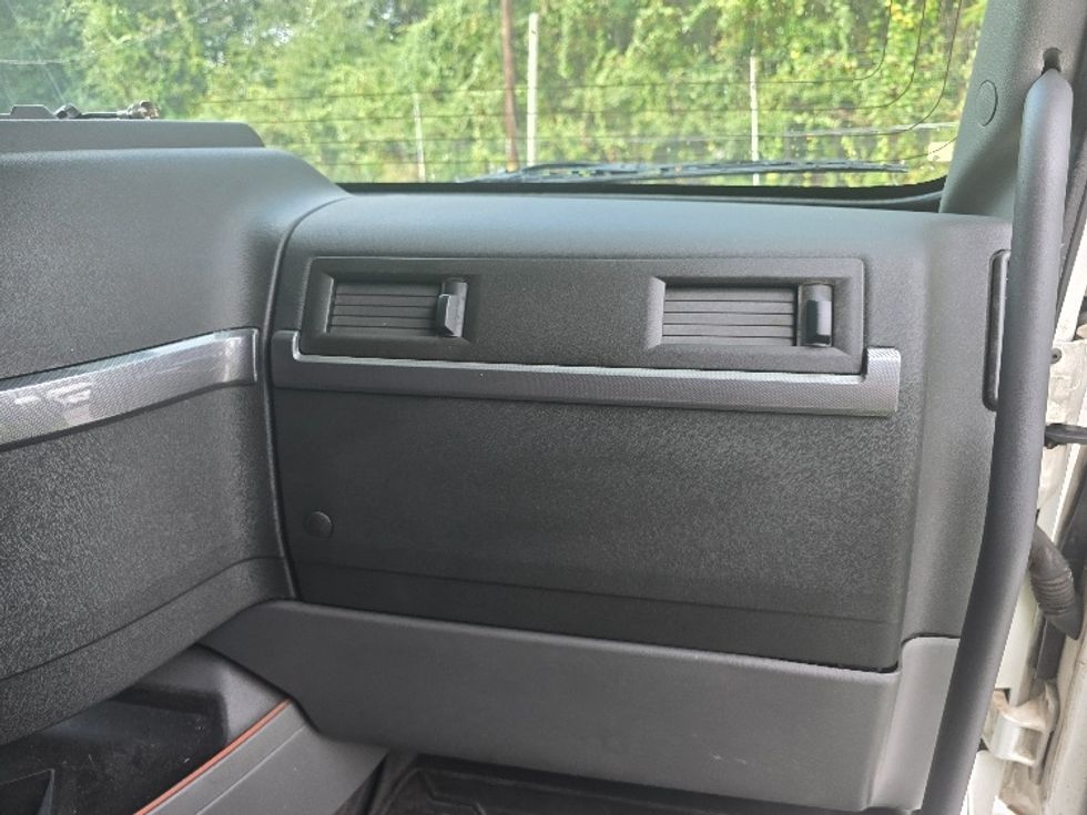 Sleeper Tractor-Heavy Duty Tractors-Volvo-2019-VNL64760-Atlanta (Conyers)-GA-584,486\n\t\tmiles-$ 61,000 - Image 14