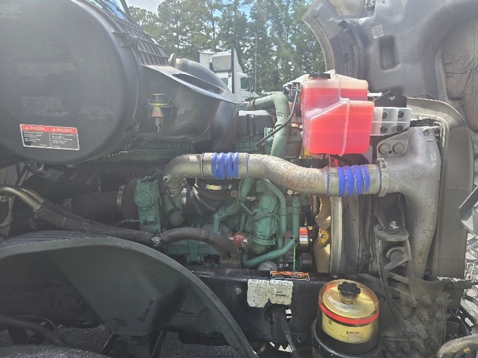 Sleeper Tractor-Heavy Duty Tractors-Volvo-2019-VNL64760-Atlanta (Conyers)-GA-584,486\n\t\tmiles-$ 61,000 - Image 20