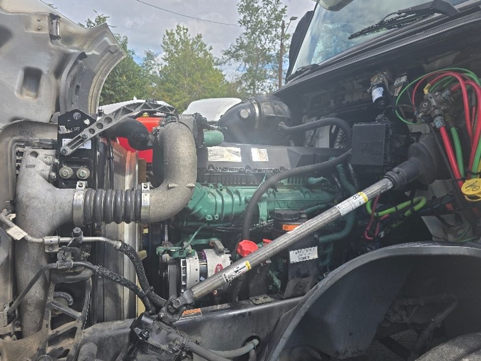 Sleeper Tractor-Heavy Duty Tractors-Volvo-2019-VNL64760-Atlanta (Conyers)-GA-584,486\n\t\tmiles-$ 61,000 - Image 21