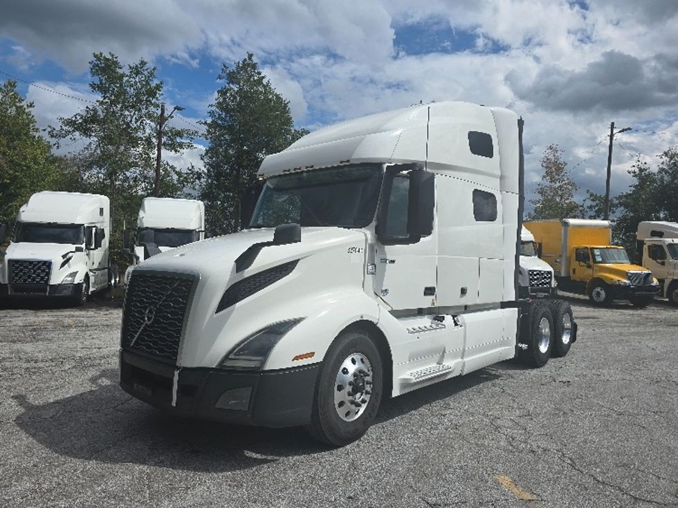 Sleeper Tractor-Heavy Duty Tractors-Volvo-2019-VNL64760-Atlanta (Conyers)-GA-584,486\n\t\tmiles-$ 61,000 - Image 3
