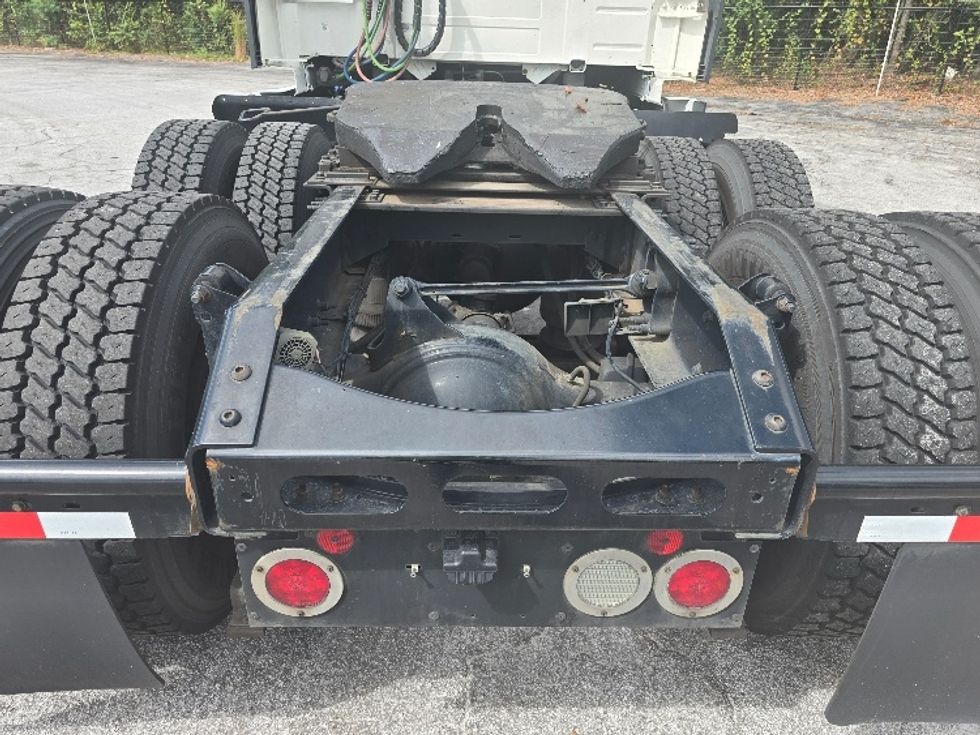 Sleeper Tractor-Heavy Duty Tractors-Volvo-2019-VNL64760-Atlanta (Conyers)-GA-584,486\n\t\tmiles-$ 61,000 - Image 6
