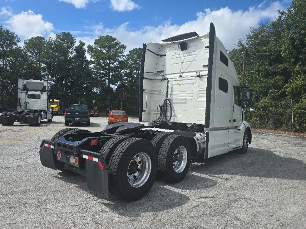 Sleeper Tractor-Heavy Duty Tractors-Volvo-2019-VNL64760-Atlanta (Conyers)-GA-584,486\n\t\tmiles-$ 61,000 - Image 7