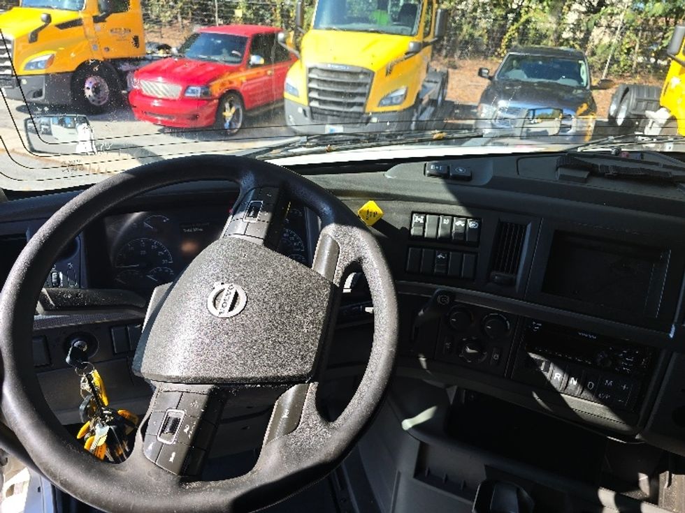 Sleeper Tractor-Heavy Duty Tractors-Volvo-2019-VNL64760-Atlanta (Conyers)-GA-597,641\n\t\tmiles-$ 59,250 - Image 11