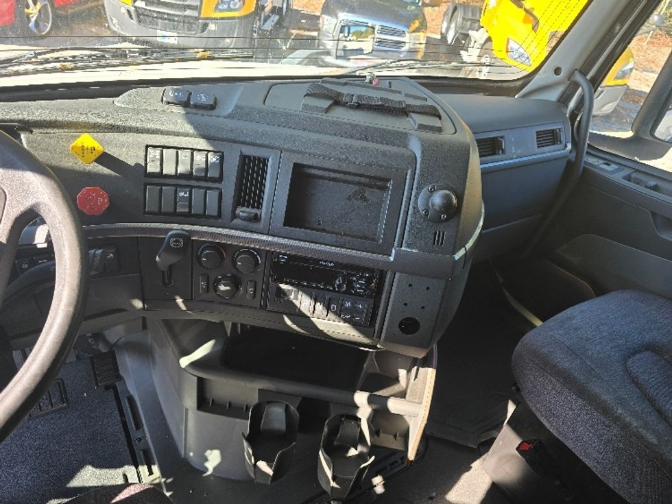 Sleeper Tractor-Heavy Duty Tractors-Volvo-2019-VNL64760-Atlanta (Conyers)-GA-597,641\n\t\tmiles-$ 59,250 - Image 12