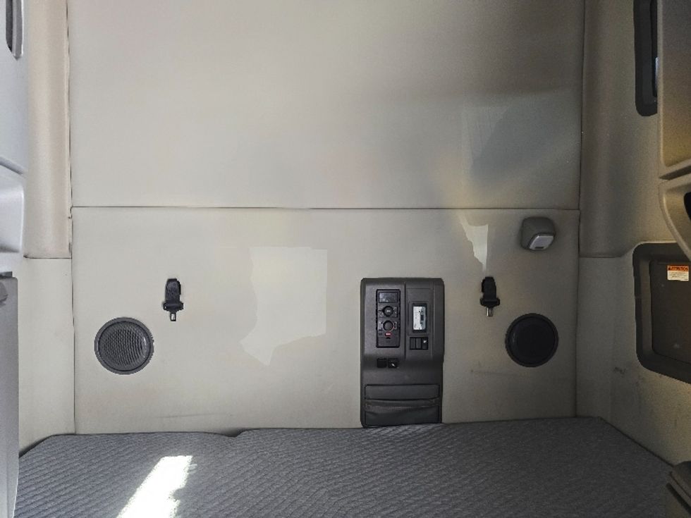 Sleeper Tractor-Heavy Duty Tractors-Volvo-2019-VNL64760-Atlanta (Conyers)-GA-597,641\n\t\tmiles-$ 59,250 - Image 16