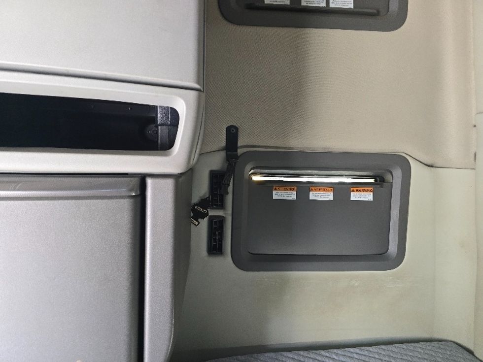 Sleeper Tractor-Heavy Duty Tractors-Volvo-2019-VNL64760-Atlanta (Conyers)-GA-597,641\n\t\tmiles-$ 59,250 - Image 19