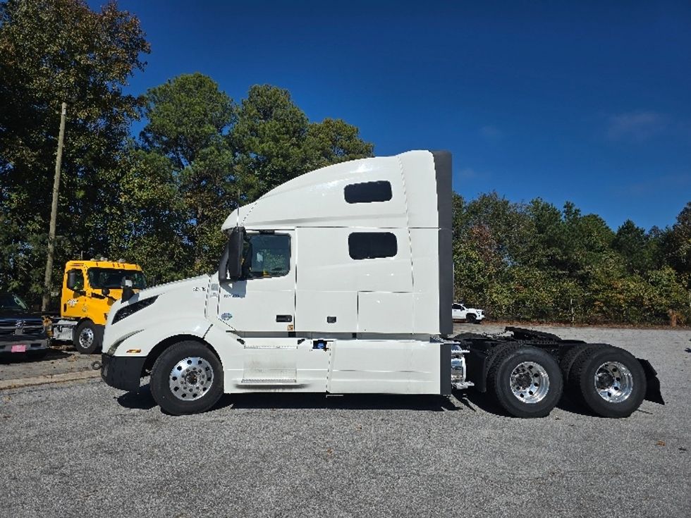 Sleeper Tractor-Heavy Duty Tractors-Volvo-2019-VNL64760-Atlanta (Conyers)-GA-597,641\n\t\tmiles-$ 59,250 - Image 4