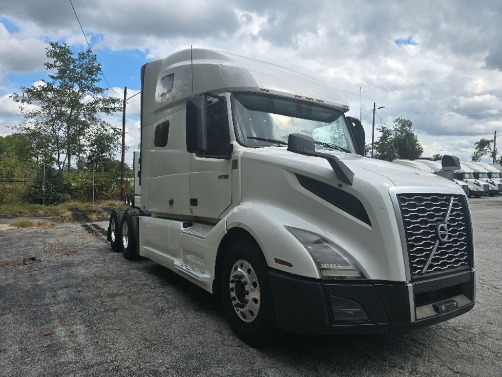 Sleeper Tractor-Heavy Duty Tractors-Volvo-2019-VNL64760-Atlanta (Conyers)-GA-605,737\n\t\tmiles-$ 59,750 - Image 1