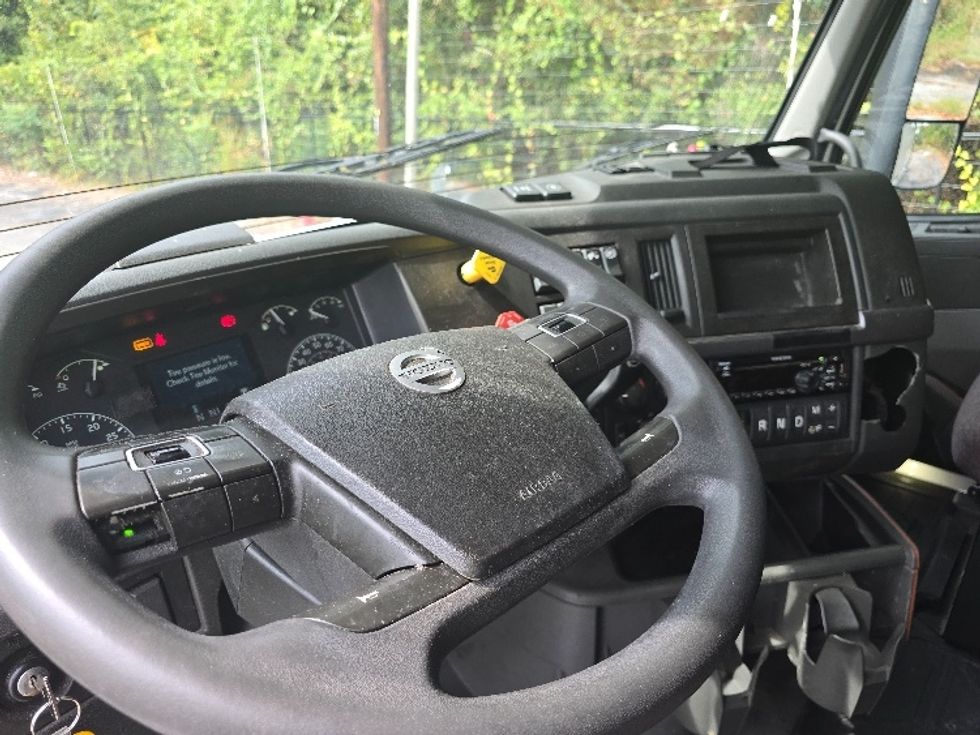 Sleeper Tractor-Heavy Duty Tractors-Volvo-2019-VNL64760-Atlanta (Conyers)-GA-605,737\n\t\tmiles-$ 59,750 - Image 10