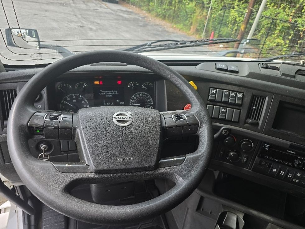 Sleeper Tractor-Heavy Duty Tractors-Volvo-2019-VNL64760-Atlanta (Conyers)-GA-605,737\n\t\tmiles-$ 59,750 - Image 11