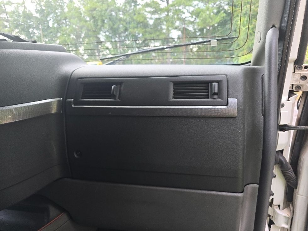 Sleeper Tractor-Heavy Duty Tractors-Volvo-2019-VNL64760-Atlanta (Conyers)-GA-605,737\n\t\tmiles-$ 59,750 - Image 14