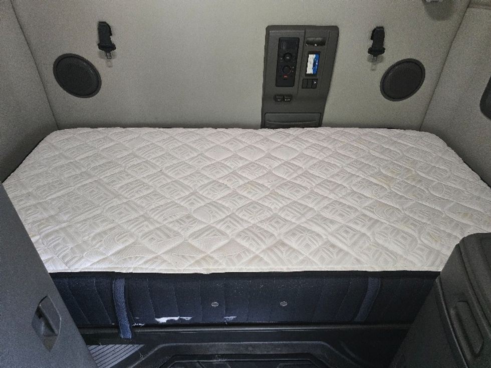 Sleeper Tractor-Heavy Duty Tractors-Volvo-2019-VNL64760-Atlanta (Conyers)-GA-605,737\n\t\tmiles-$ 59,750 - Image 17