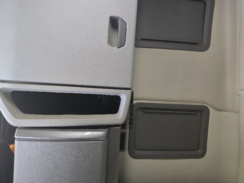 Sleeper Tractor-Heavy Duty Tractors-Volvo-2019-VNL64760-Atlanta (Conyers)-GA-605,737\n\t\tmiles-$ 59,750 - Image 19