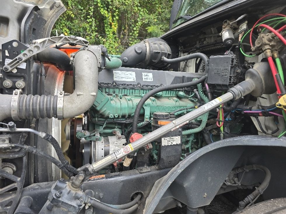 Sleeper Tractor-Heavy Duty Tractors-Volvo-2019-VNL64760-Atlanta (Conyers)-GA-605,737\n\t\tmiles-$ 59,750 - Image 21