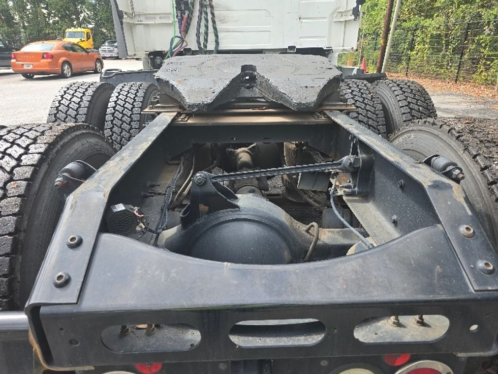 Sleeper Tractor-Heavy Duty Tractors-Volvo-2019-VNL64760-Atlanta (Conyers)-GA-605,737\n\t\tmiles-$ 59,750 - Image 6