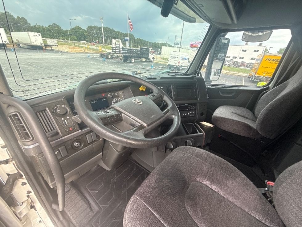 Sleeper Tractor-Heavy Duty Tractors-Volvo-2019-VNL64760-Atlanta (Conyers)-GA-617,175\n\t\tmiles-$ 52,750 - Image 10