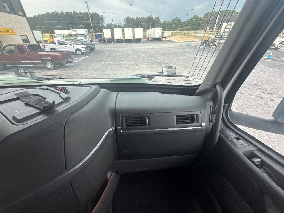 Sleeper Tractor-Heavy Duty Tractors-Volvo-2019-VNL64760-Atlanta (Conyers)-GA-617,175\n\t\tmiles-$ 52,750 - Image 14