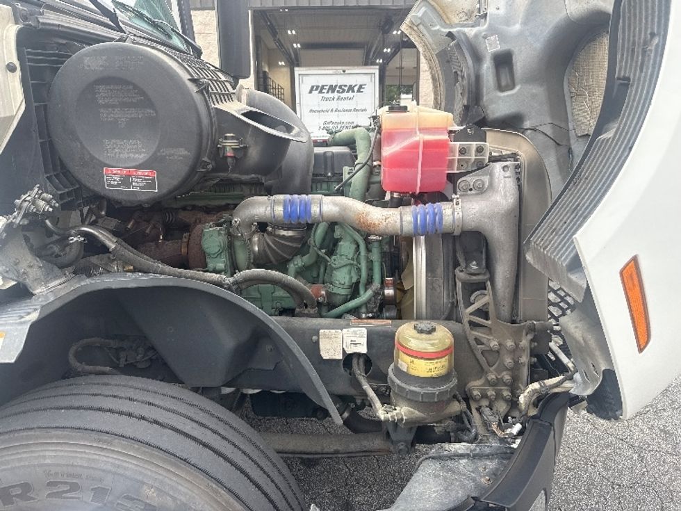 Sleeper Tractor-Heavy Duty Tractors-Volvo-2019-VNL64760-Atlanta (Conyers)-GA-617,175\n\t\tmiles-$ 52,750 - Image 20