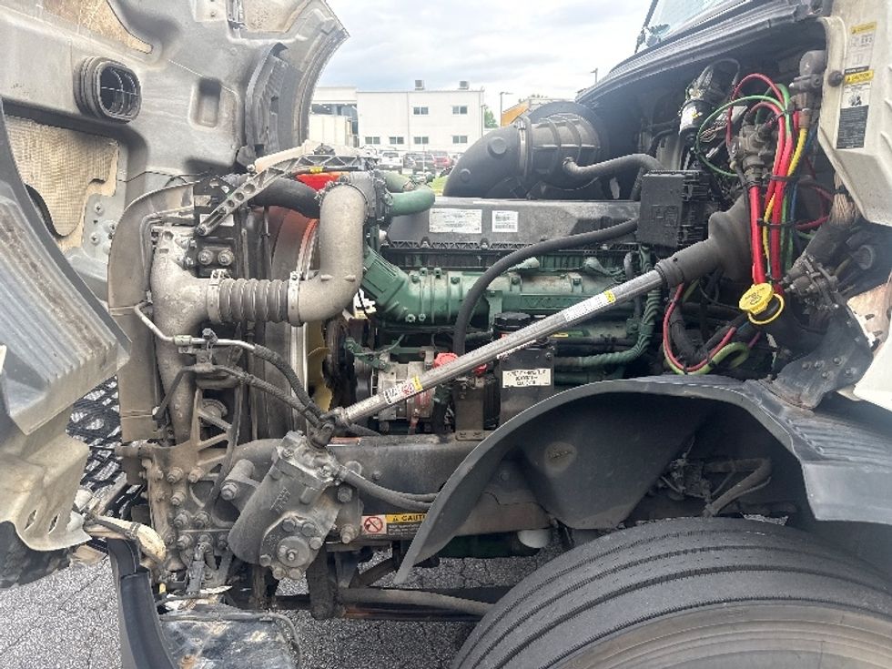 Sleeper Tractor-Heavy Duty Tractors-Volvo-2019-VNL64760-Atlanta (Conyers)-GA-617,175\n\t\tmiles-$ 52,750 - Image 21