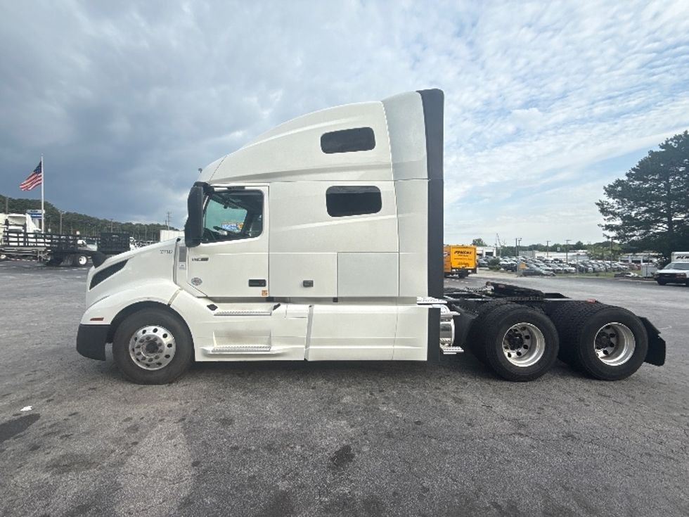 Sleeper Tractor-Heavy Duty Tractors-Volvo-2019-VNL64760-Atlanta (Conyers)-GA-617,175\n\t\tmiles-$ 52,750 - Image 4