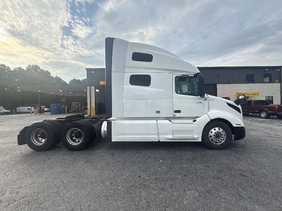 Sleeper Tractor-Heavy Duty Tractors-Volvo-2019-VNL64760-Atlanta (Conyers)-GA-617,175\n\t\tmiles-$ 52,750 - Image 8