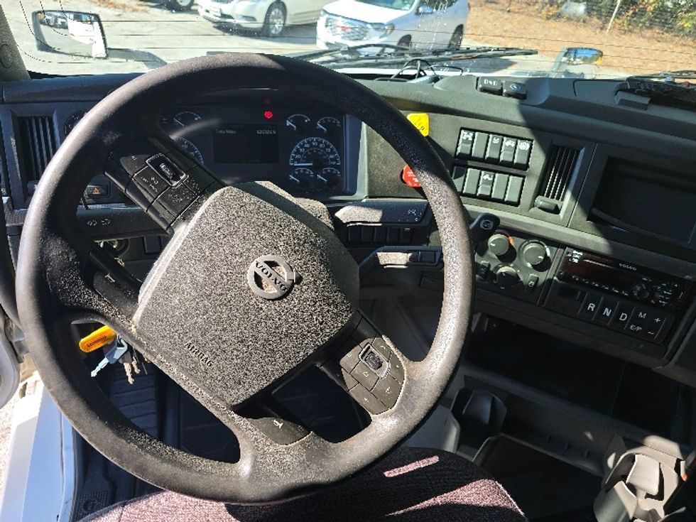 Sleeper Tractor-Heavy Duty Tractors-Volvo-2019-VNL64760-Atlanta (Conyers)-GA-626,327\n\t\tmiles-$ 57,500 - Image 11