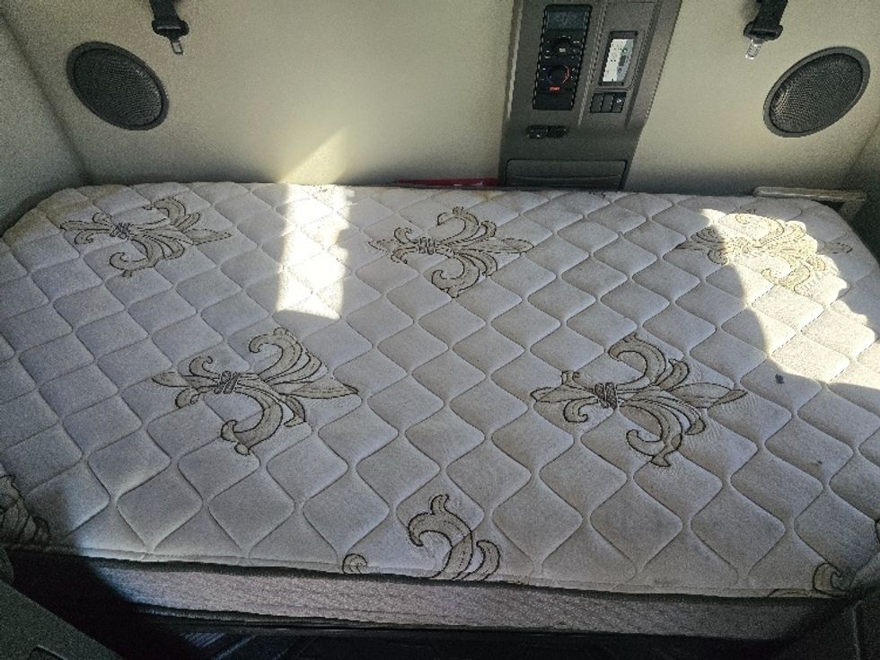 Sleeper Tractor-Heavy Duty Tractors-Volvo-2019-VNL64760-Atlanta (Conyers)-GA-626,327\n\t\tmiles-$ 57,500 - Image 17