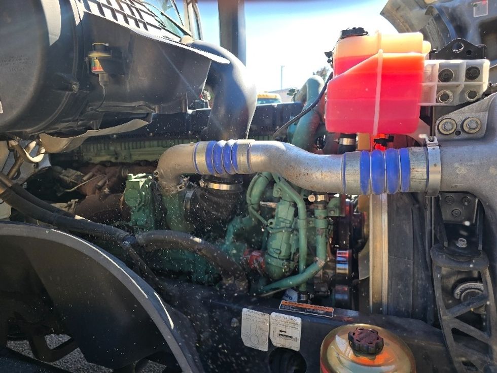 Sleeper Tractor-Heavy Duty Tractors-Volvo-2019-VNL64760-Atlanta (Conyers)-GA-626,327\n\t\tmiles-$ 57,500 - Image 20