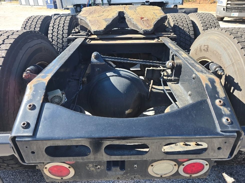 Sleeper Tractor-Heavy Duty Tractors-Volvo-2019-VNL64760-Atlanta (Conyers)-GA-626,327\n\t\tmiles-$ 57,500 - Image 6